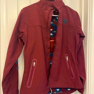 Ariat softshell jacket brand new with tags it’s more Burgundy in color!